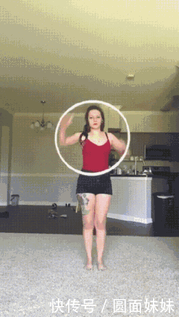 不是我吹,妹子这大腿一脚就能把我踹飞,太粗壮了!