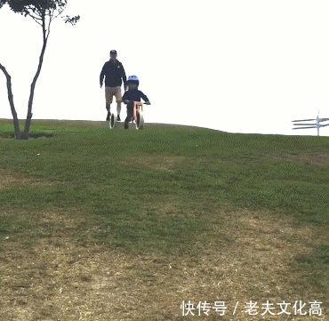 搞笑gif: 单身久了, 看谁都长得眉清目秀的!