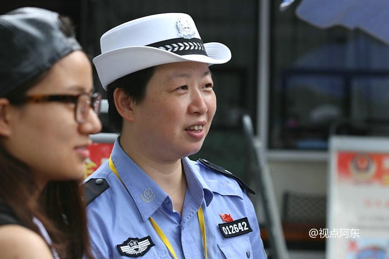 西安市妇联携手爱心企业慰问西华门执勤女交警-北京