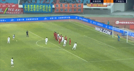 扎哈维任意球破门