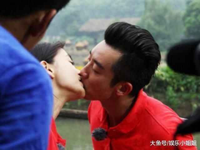 图2被强吻,图4才是真爱,在跑男里边儿杨颖和郑恺亲吻,这是一个游戏