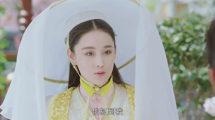 范冰冰看起来更有女神气质,比迪丽热巴这种异域风味的更符合东方审美!