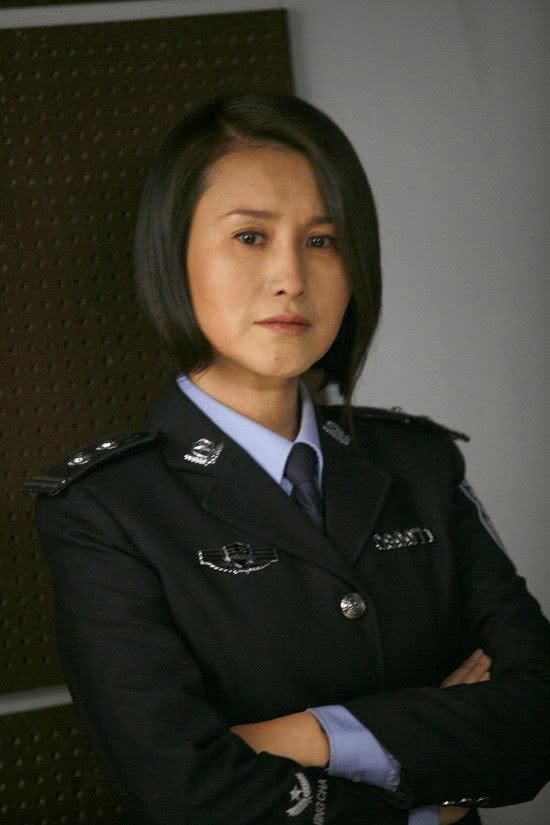 在《重案六组》中,王茜饰演女警花季洁,她也毕业于北京电影学院,后来