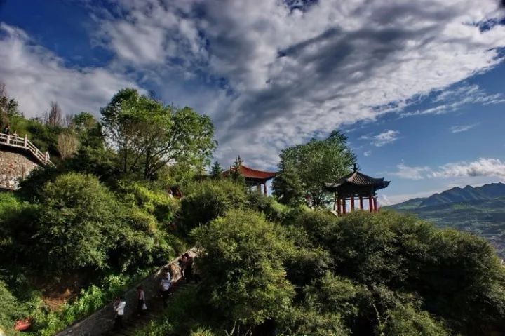 山美人 大通老爷山 老爷山,又名元朔山,位于大通县桥头镇东侧的苏木