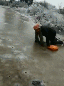 搞笑gif:穿上这身皮,你就可以为所欲为了?-北京时间