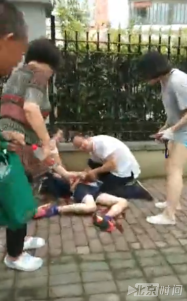上海校门口砍人事件2名小学生身亡 嫌犯因生活无着