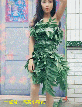 搞笑gif:看看俺们乡里的妹子,在穿着上一点也不比城里