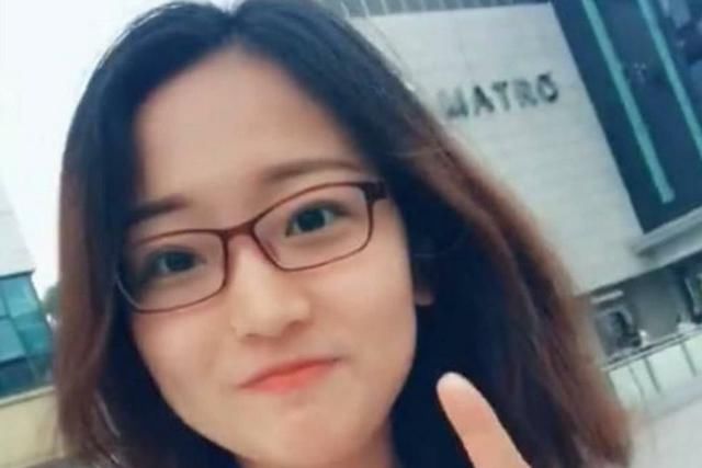抖音网红西瓜妹不戴眼镜长什么样?网友:初恋的感觉!