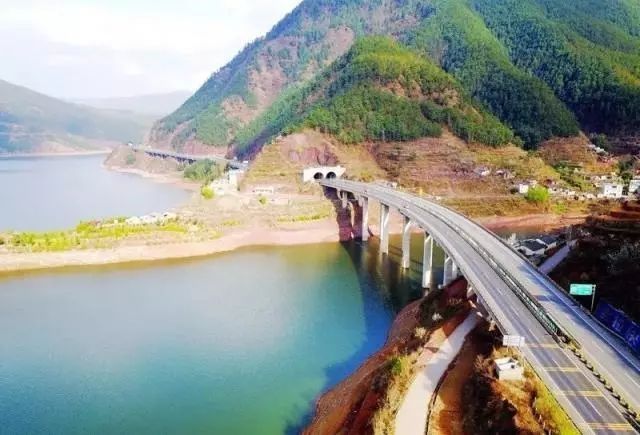 云南"五纵五横" 高速,四条经过昭通!