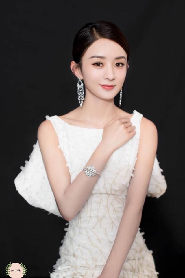 赵丽颖这是要瘦成郑爽?身穿白色礼服,愣是瘦的像100斤