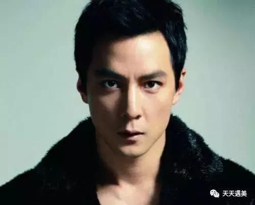 但吴彦祖剪了寸头,凸显出他更有型的脸,颜值爆表得让人没话说.