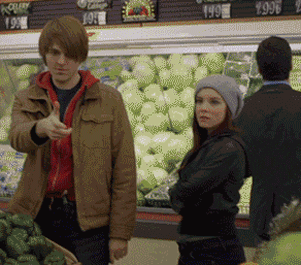 搞笑gif趣图:哥们,你女朋友真漂亮,你一定很幸福吧