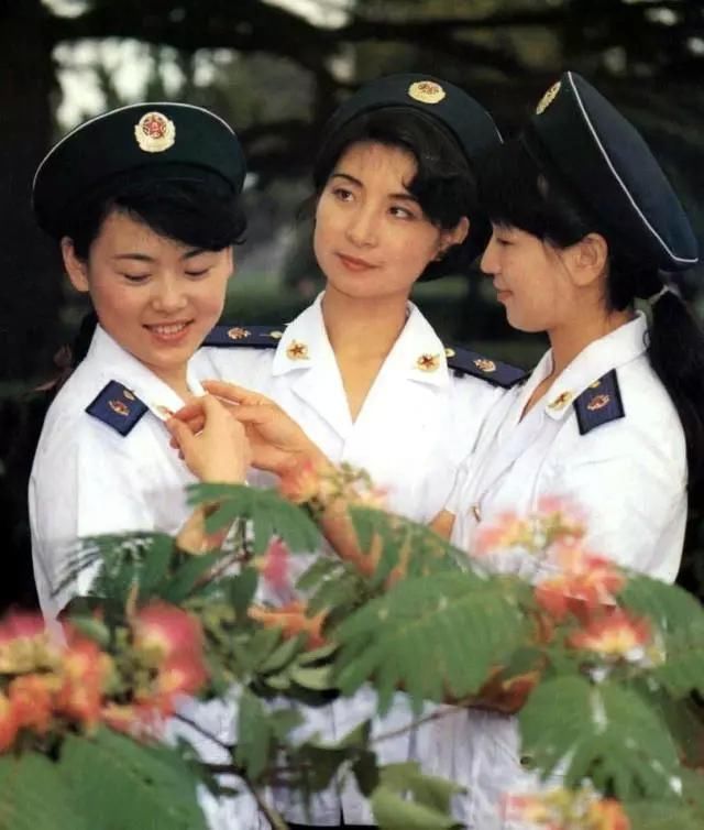 涨知识!九十年,中国女兵都穿过哪些英姿飒爽的军装?