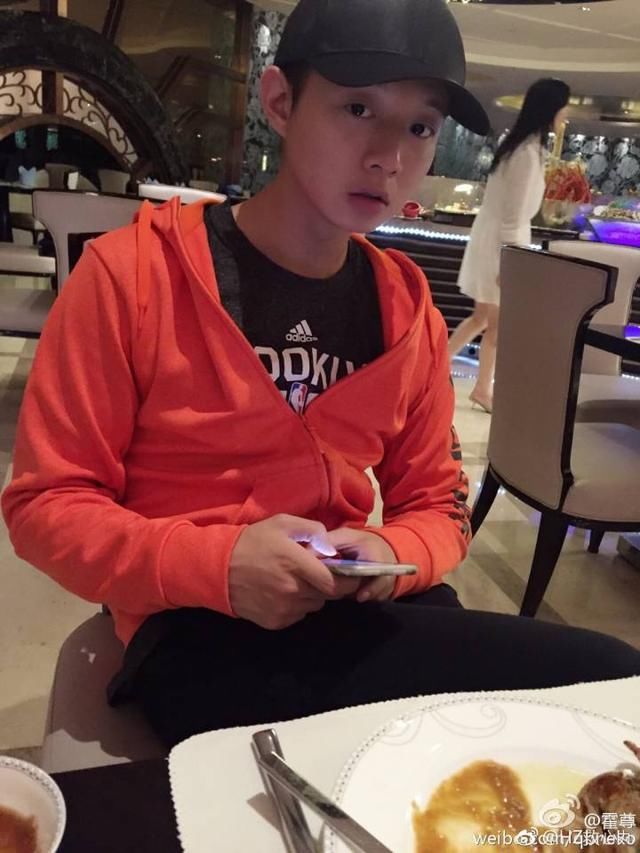 有人说霍尊素颜丑?甩你们一堆素颜美照看看!