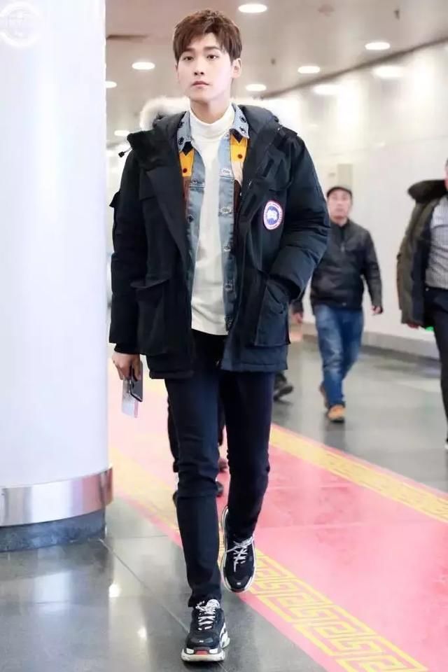 林更新机场造型身上的海绵宝宝亮了,邢昭林无p图曝光颜值暴跌