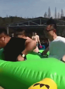 内涵段子:那猴子喝醉了,耍起酒疯来更加要我的命?