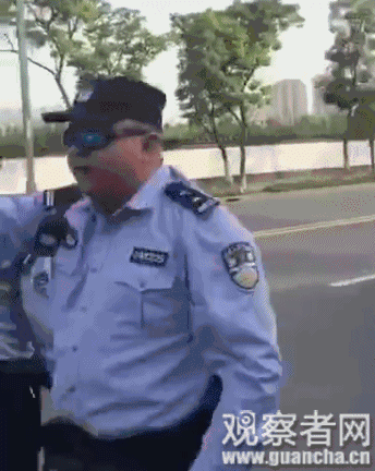 上海警察武力执法视频被传网上,涉事男子哭了,网友