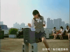 搞笑gif:孩子真的是无敌,这表情变化的好快哦!