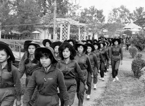 对越反击战,我军击毙一名18岁越军女兵,身上发现什么?