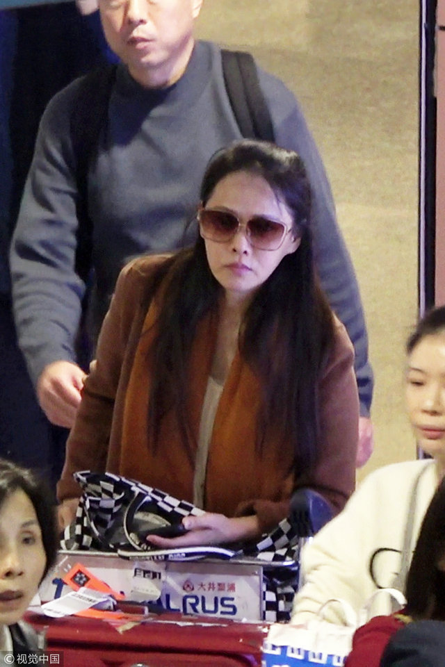 伊能静素颜亮相机场被抓拍 穿着接地气如同路人大妈