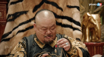他曾给刘德华古天乐做陪衬,今又给王凯韩庚做绿叶,堪称万年龙套!