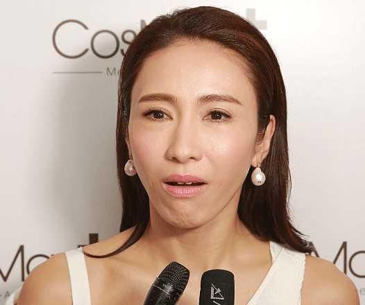 46岁黎姿未p图曝光 脸很僵硬 当年的小结巴也老了!