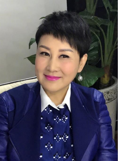 55岁张凯丽近照:干练爽朗胜一点不显老,20岁女儿进军演艺圈!