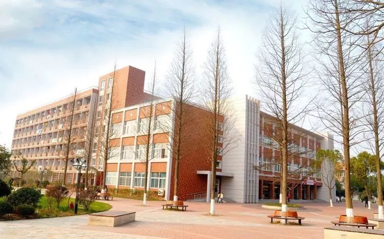 下一站,浙江万里学院,请带好随身的回忆准备下车!