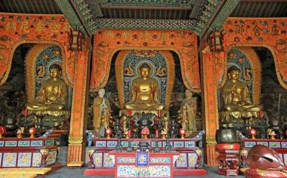 佛教寺庙里的大雄宝殿,大雄指的是谁?