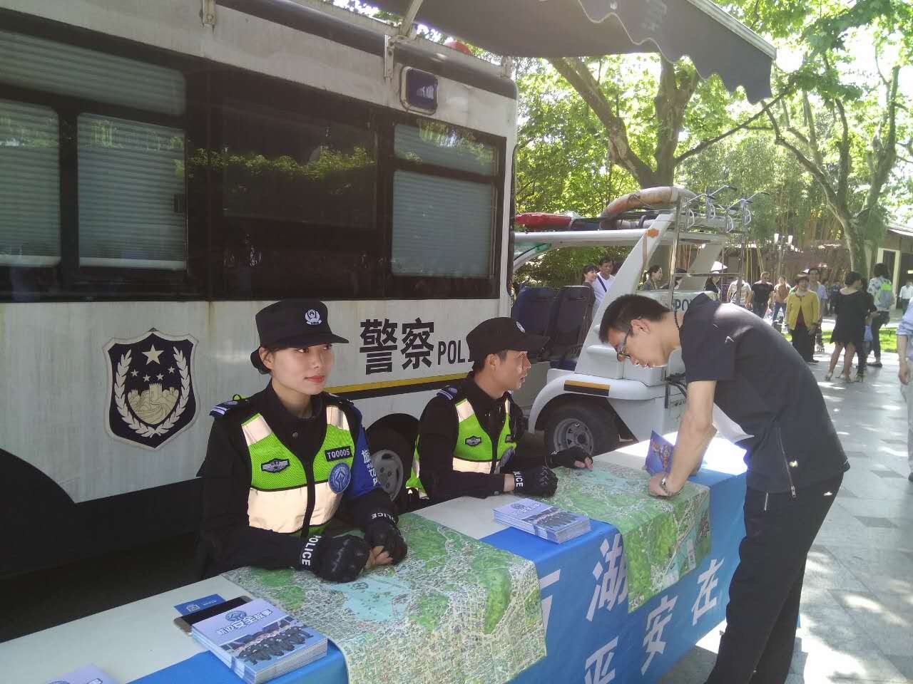 跟着西湖高颜值"旅游警察"去执勤!-北京时间