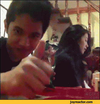 爆笑gif动图:淘气可爱的姑娘,你想领回家做老婆吗?