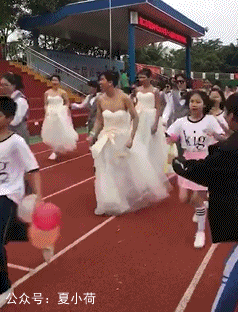 搞笑gif:等我有钱了,一定送你去全世界最好的精神病院