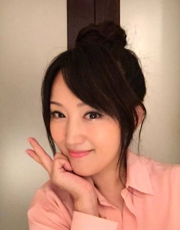 45岁杨钰莹未p照曝光,与赵雅芝相差16岁,一个女王一个