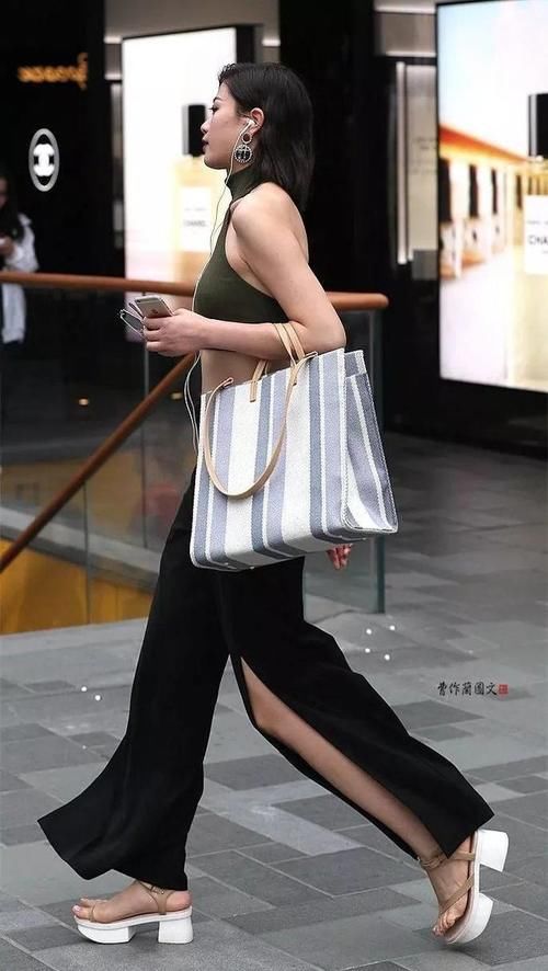 街拍:穿长裤也能秀出好身材的美女