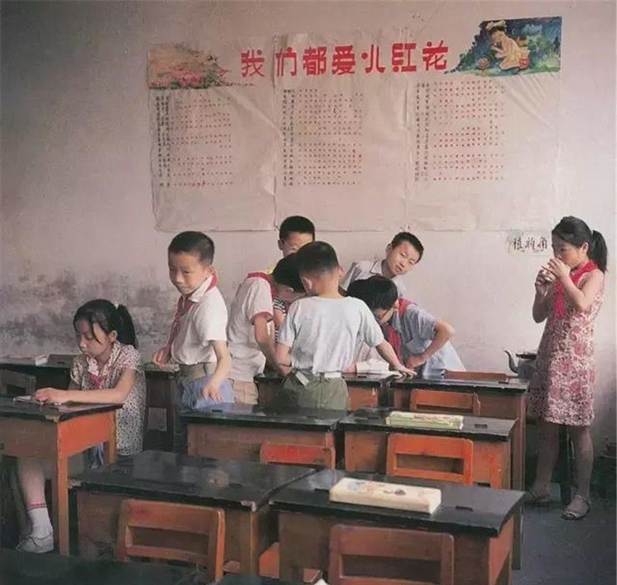 日本摄影家拍摄的中国80年代的童年生活高清老照片