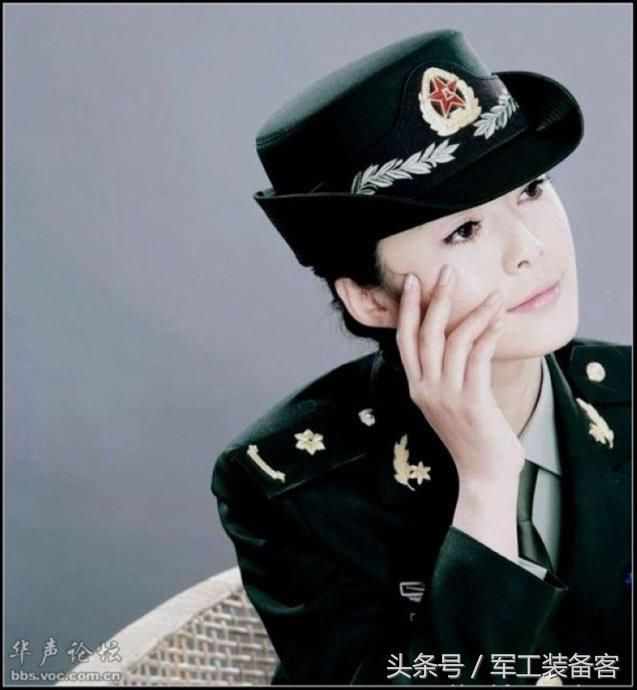 07式新军服最美女兵,靓丽女兵 军中之花 英姿飒爽 军威震撼!