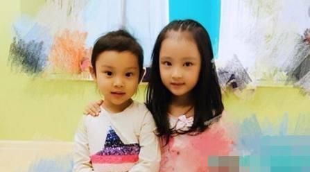 她被说像是甜馨的双胞胎妹妹,李小璐和贾乃亮隐藏的太