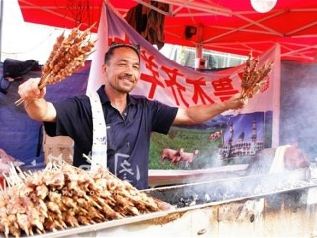新疆的羊肉价格有多低,几头羊一会就卖光了!