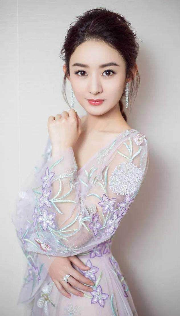 赵丽颖身穿背心配网纱裙,一双美腿若隐若现,网友:她太