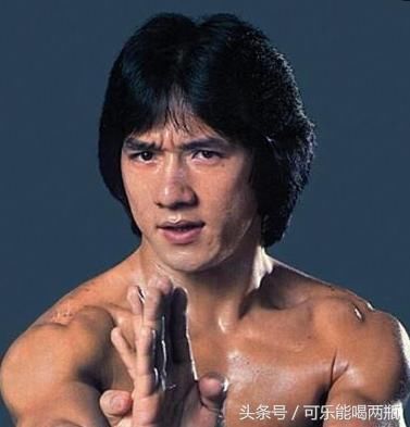 周星驰的肌肉,彭于晏的肌肉,刘畊宏的肌肉,都败给了他
