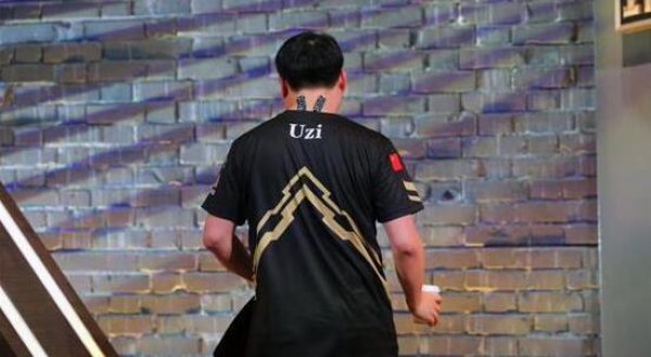lol顶级选手纷纷开播 到底faker和uzi谁的人气更高?