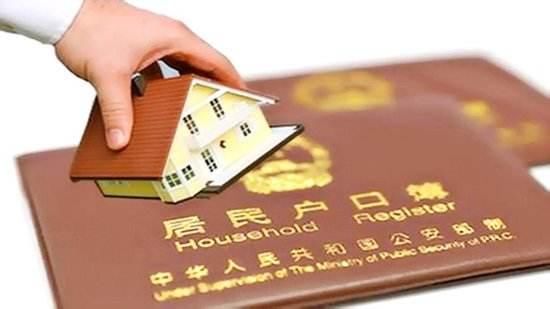 他們出售的正是這批拆遷家庭的房屋