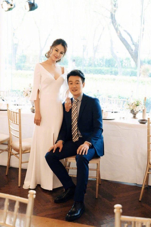 不得不说关悦的身材,皮肤都保持得很好,都已是三个孩子的妈妈了,看着