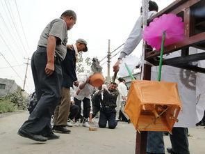 老人去世,孝子为何一定要摔盆?并非繁文缛节,其中大有