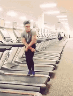 搞笑gif:以前那些作死的真的不算什么,这个才是真的作