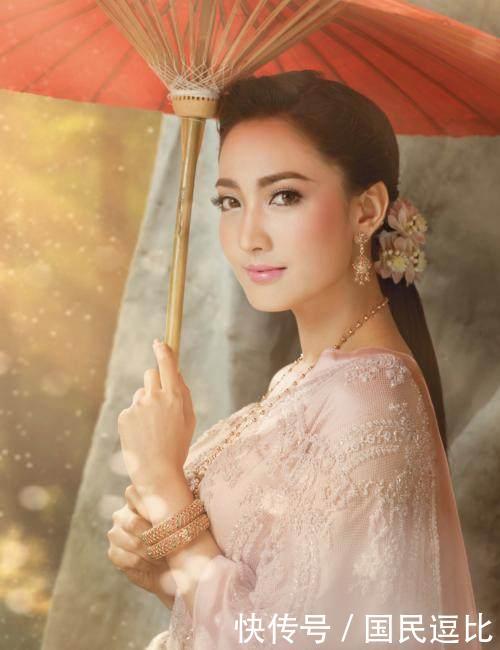 三位泰国民众认可的古典泰剧女星,其中两位是纯正泰国