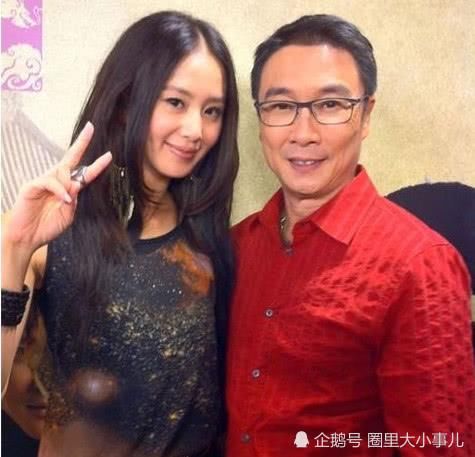68岁刘松仁近照,空姐妻子太漂亮,被刘松仁