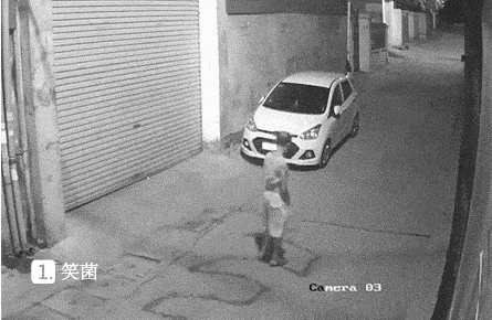 搞笑gif图:她家光有客人进出,却没一个人买她东西,老可怜了!