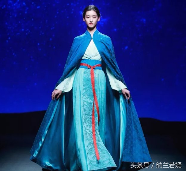 国际时装周,走在丝绸之路上的现代汉服!