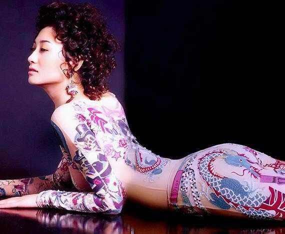 1976年出生于北京的内地知名影视女演员李小冉,毕业于北京舞蹈学院